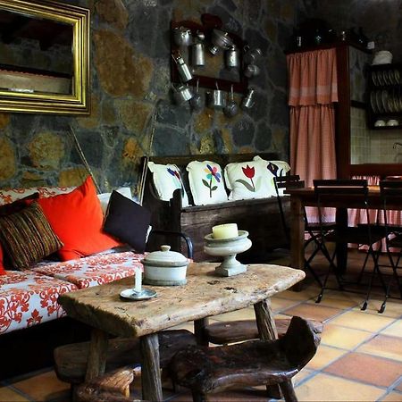 Casa Mary Lola Guest House Tinor ภายนอก รูปภาพ