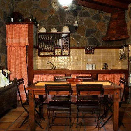 Casa Mary Lola Guest House Tinor ภายนอก รูปภาพ